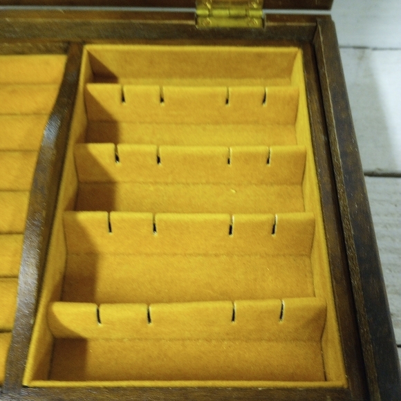 Vintage Pat Yoshikawa, Tapestry Top Jewelry Box, Jewelry Storage, Organizer. - Picture 7 of 12